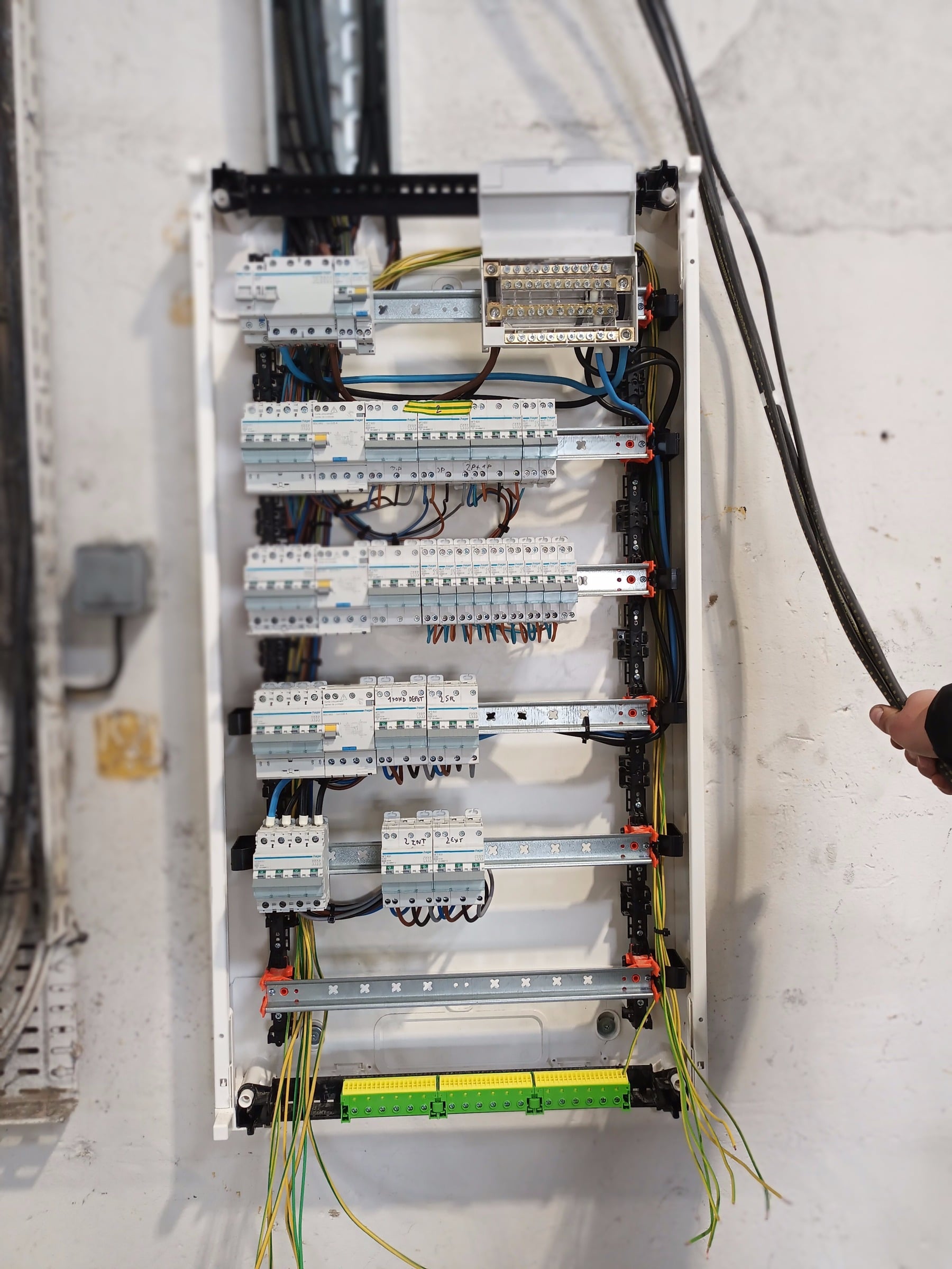 Tableau électrique professionnel installé par IM Électricien